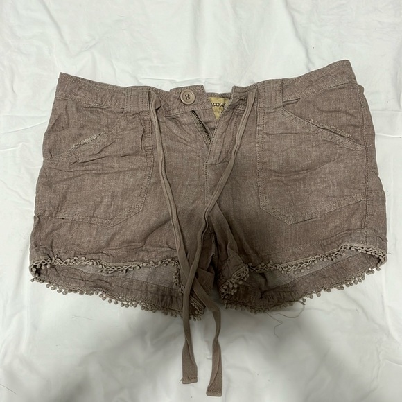 Democracy soft shorts, drawstring and pompom hem detailing - Picture 1 of 3